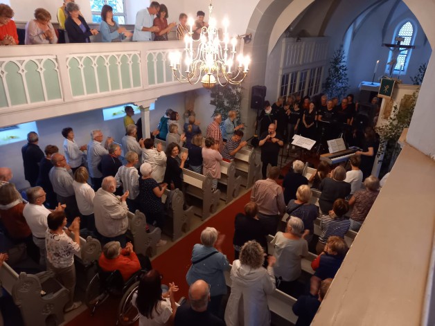 Gospelchor lässt Dennheritzer Kirche musikalisch erbeben